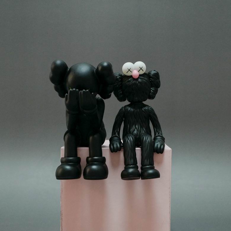Kaws 12 6 9cm 60g 3C m02